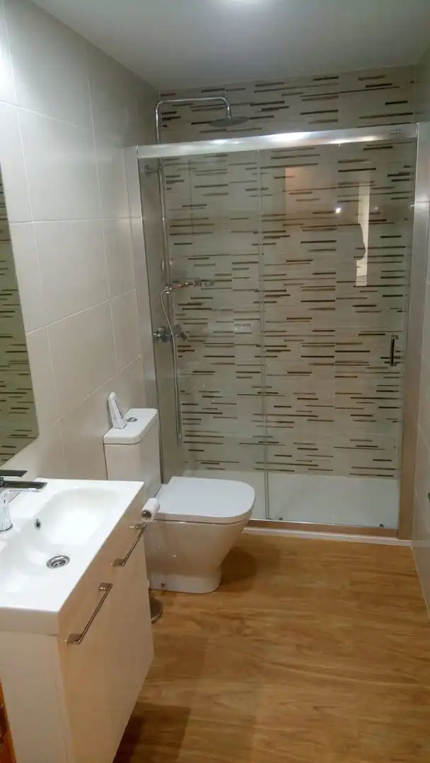 Baño de Piso para compartir en Elche / Elx con Aire acondicionado, Calefacción y Amueblado