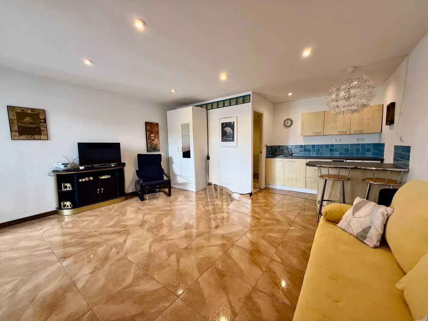 Sala d'estar de Casa adosada en venda en Benalmádena amb Aire condicionat, Jardí privat i Terrassa