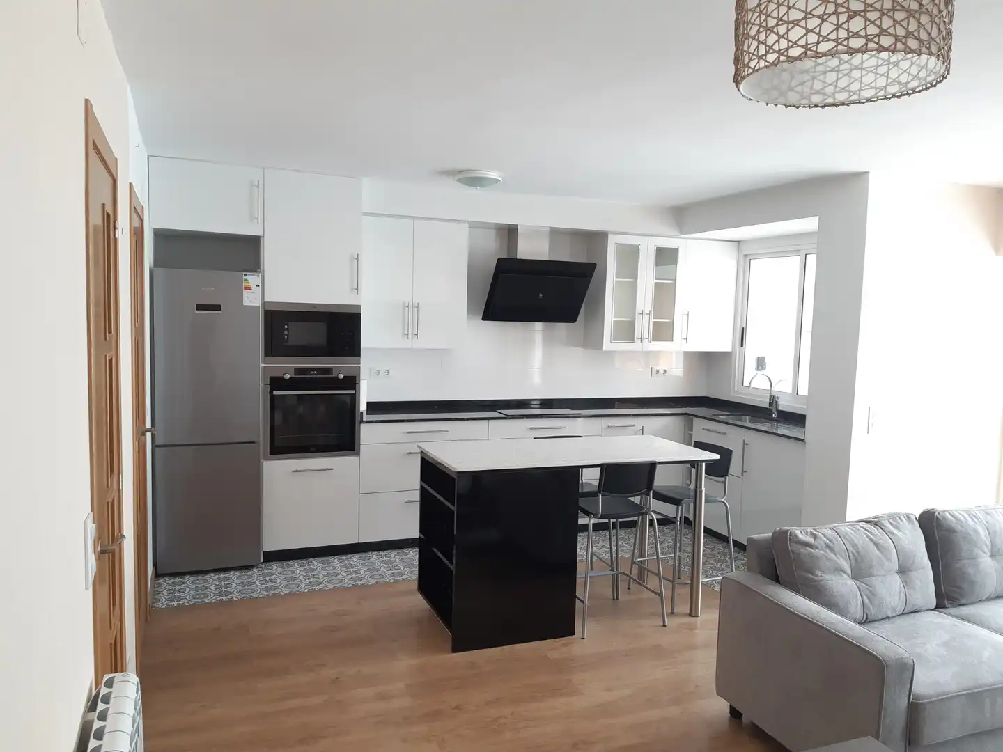 Kitchen of Flat for rent in Santiago de Compostela   with Heating, Furnished and Oven