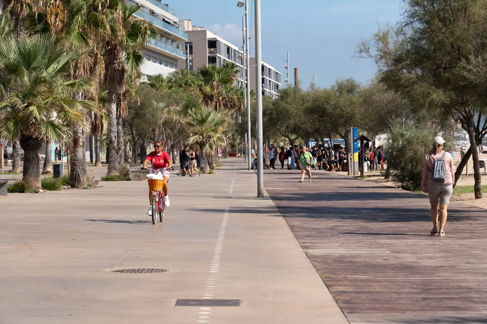 Außenansicht von Wohnung zum Verkauf in Badalona mit Klimaanlage, Heizung und Terrasse