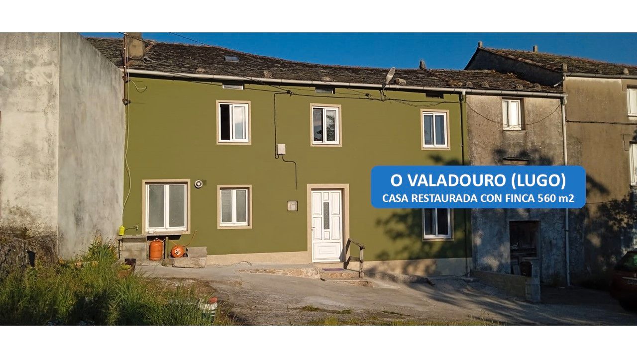 Vista exterior de Casa adosada en venda en O Valadouro   amb Jardí privat, Traster i Moblat