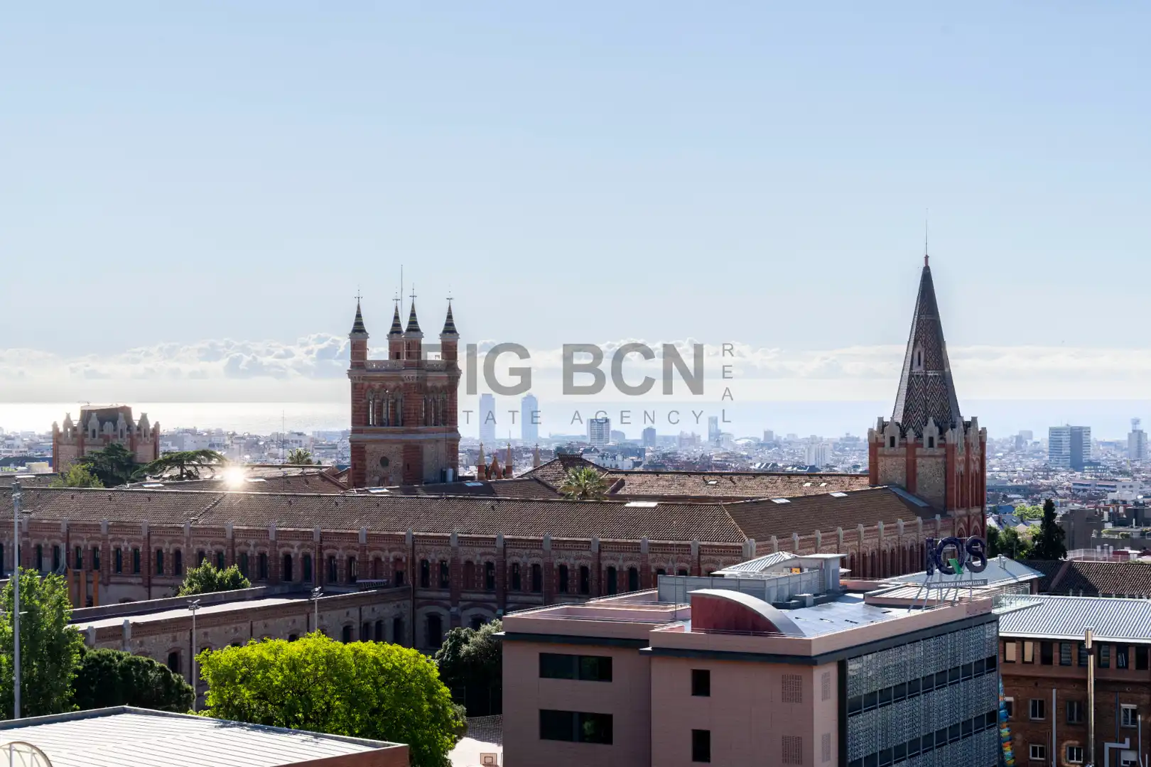 Vista exterior de Pis en venda en Barcelona amb Aire condicionat, Calefacció i Terrassa