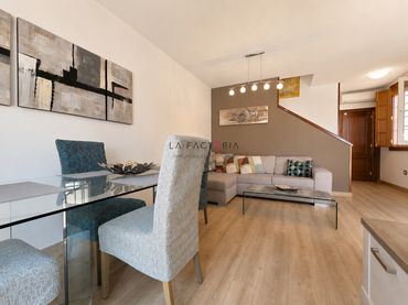 Maison jumelée avec balcon à vendre à Las Rosas