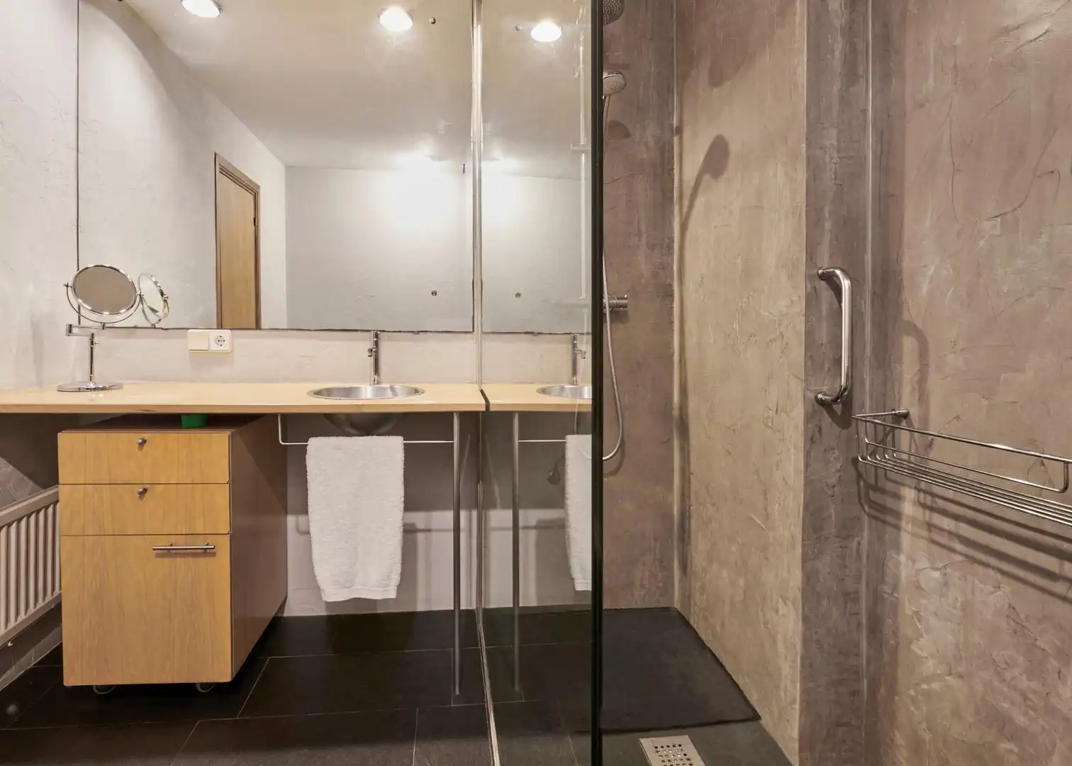 Badezimmer von Einfamilien-Reihenhaus zum Verkauf in Donostia - San Sebastián  mit Heizung, Privatgarten und Terrasse