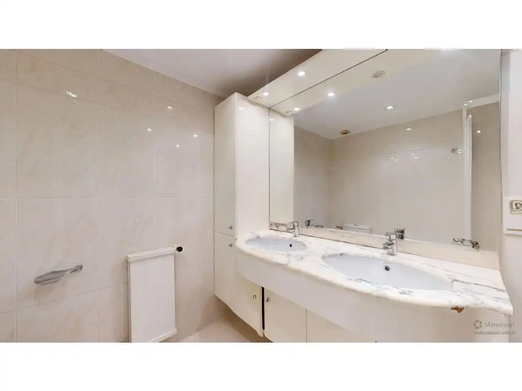 Flat for sale in Exposició