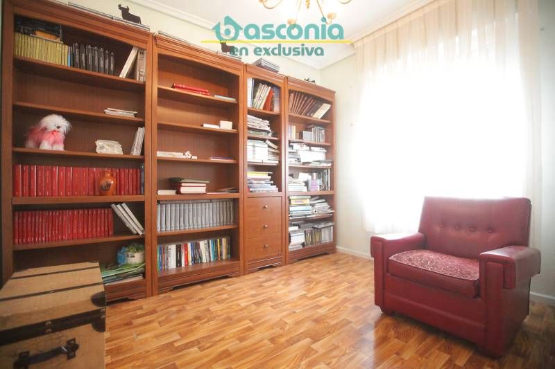 Bedroom of Flat for sale in Basauri   with Storage room, Furnished and Balcony