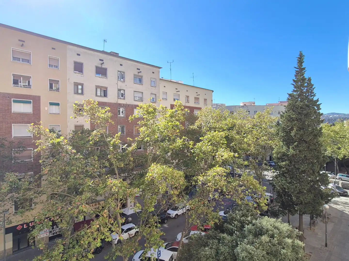 Vista exterior de Piso en venta en Barcelona con Aire acondicionado y Calefacción