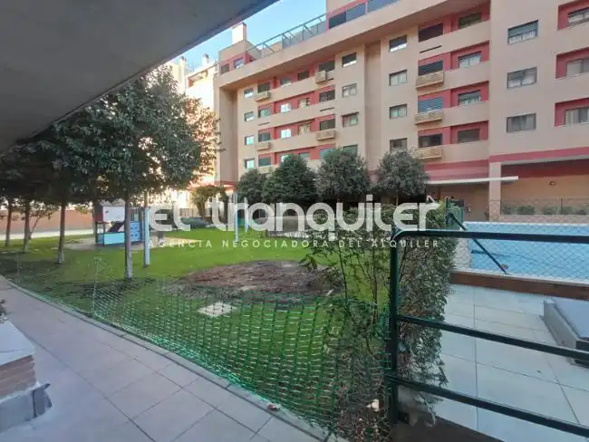Außenansicht von Wohnung zur Miete in Madrid mit Klimaanlage, Terrasse und Schwimmbad