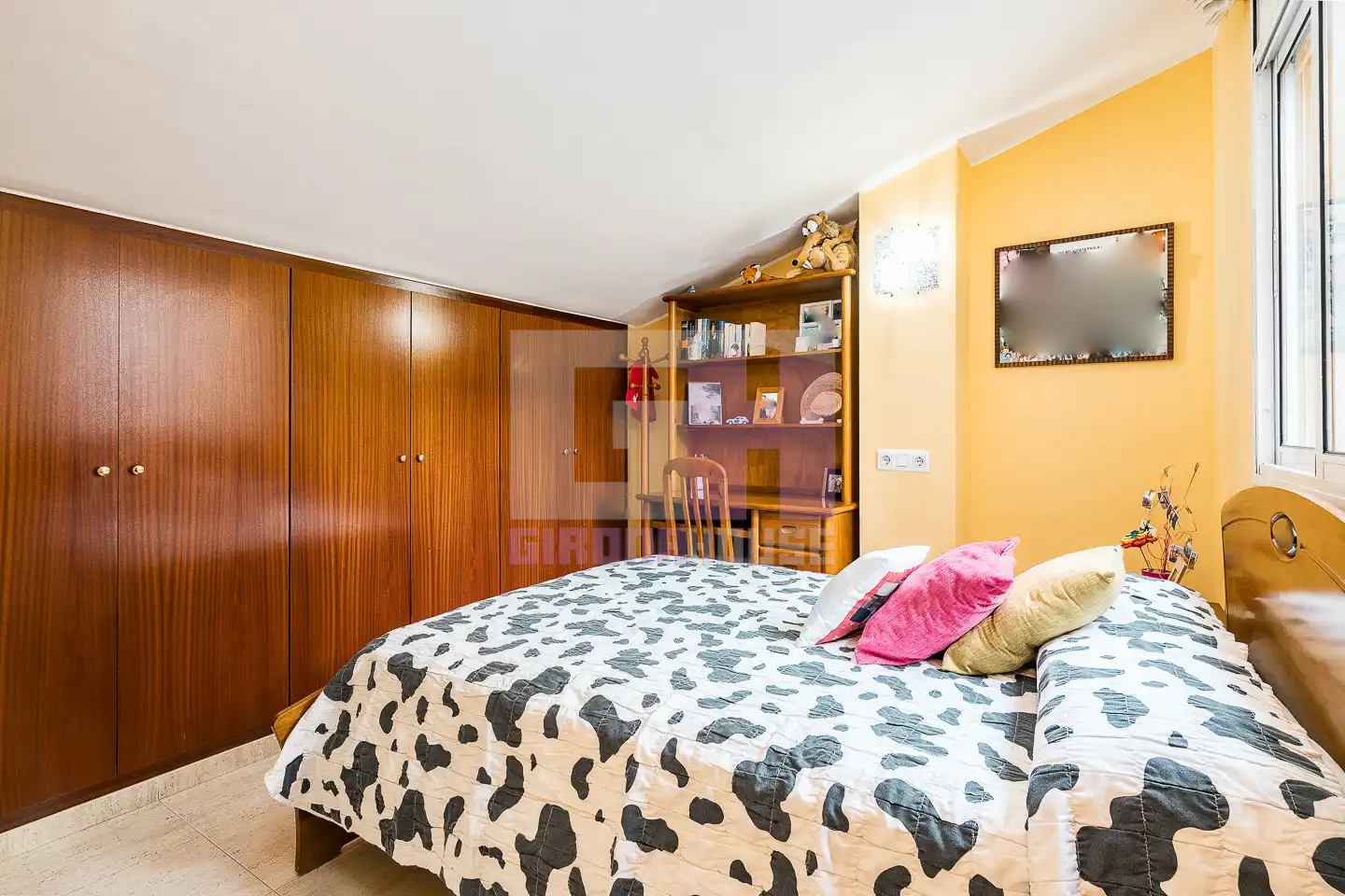 Habitación de Dúplex en venta en Salt con Calefacción, Terraza y Amueblado