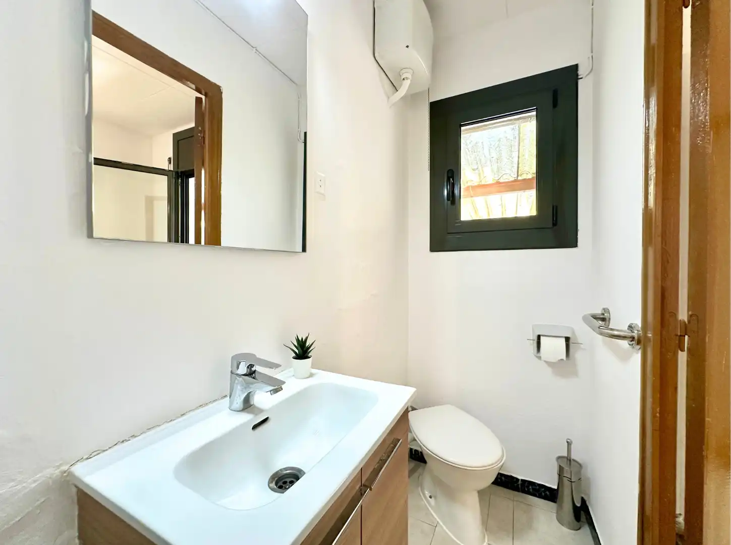 Baño de Casa adosada en venta en Manlleu con Aire acondicionado, Jardín privado y Terraza