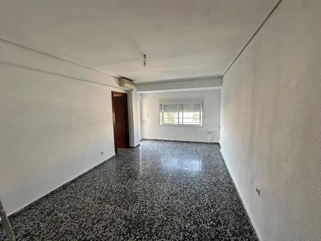 Piso en Venta en Plaza COMPOSITOR E GRANADOS en Barrio de Patraix