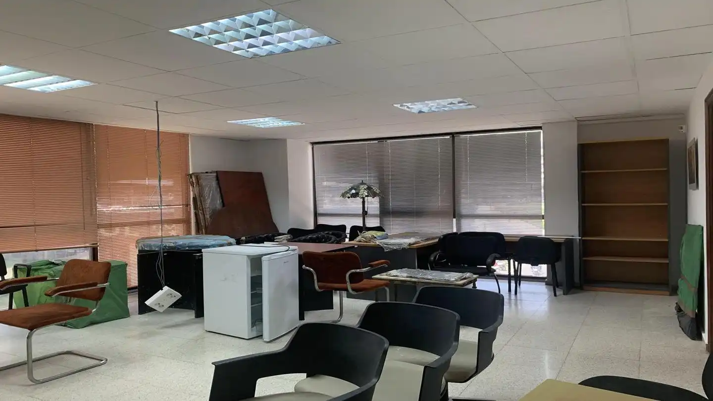 Büro mit Aufzug zur Miete in Vía Emilio Ortuño, imagen 2