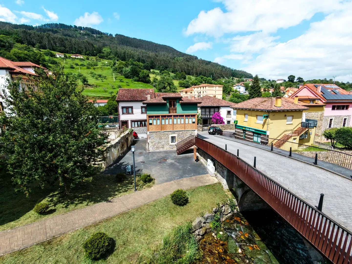 Casa o xalet en venda en Salas amb Calefacció, Parquet i Moblat