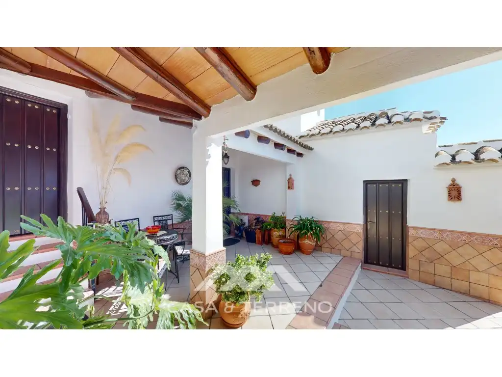 Garden of Houses for sale in Iznájar