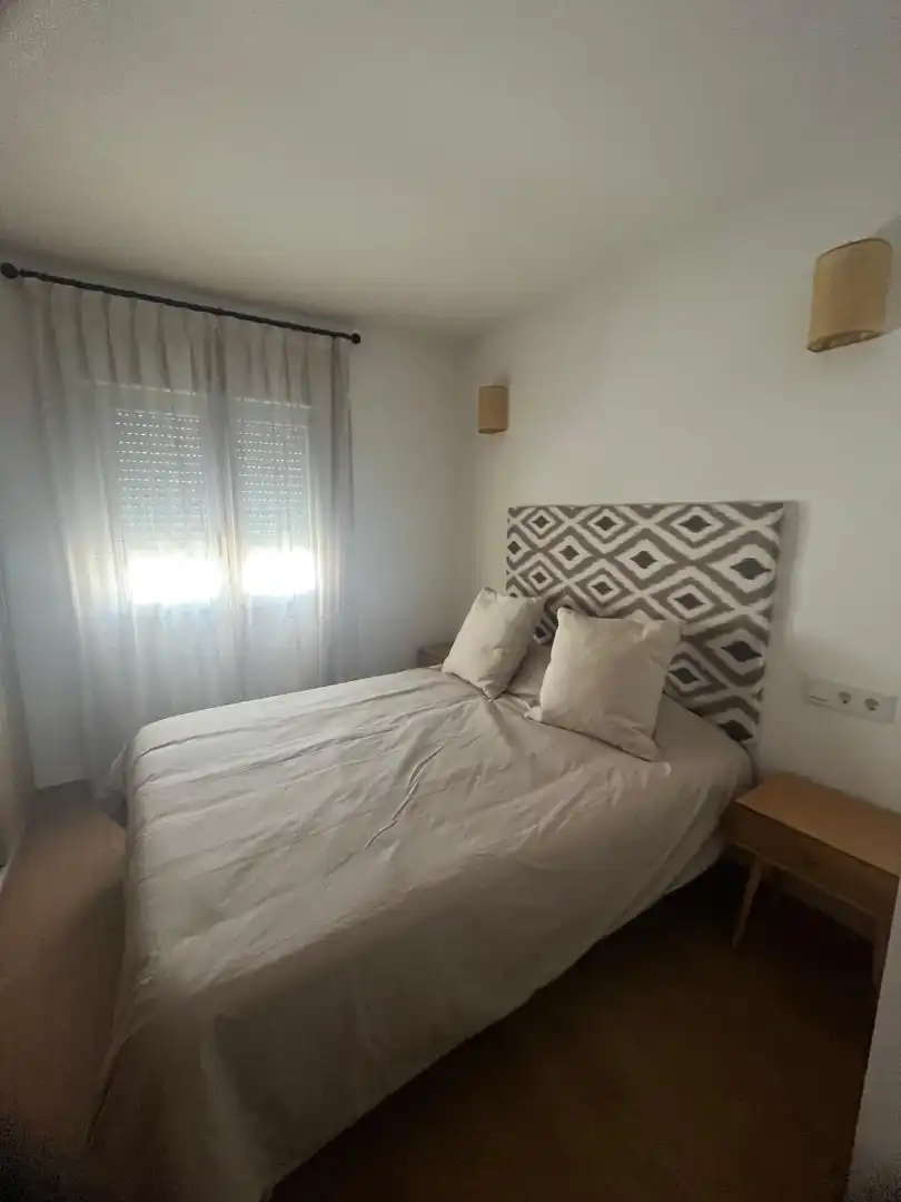 Habitación de Casa adosada en venta en Coria del Río con Aire acondicionado, Jardín privado y Terraza