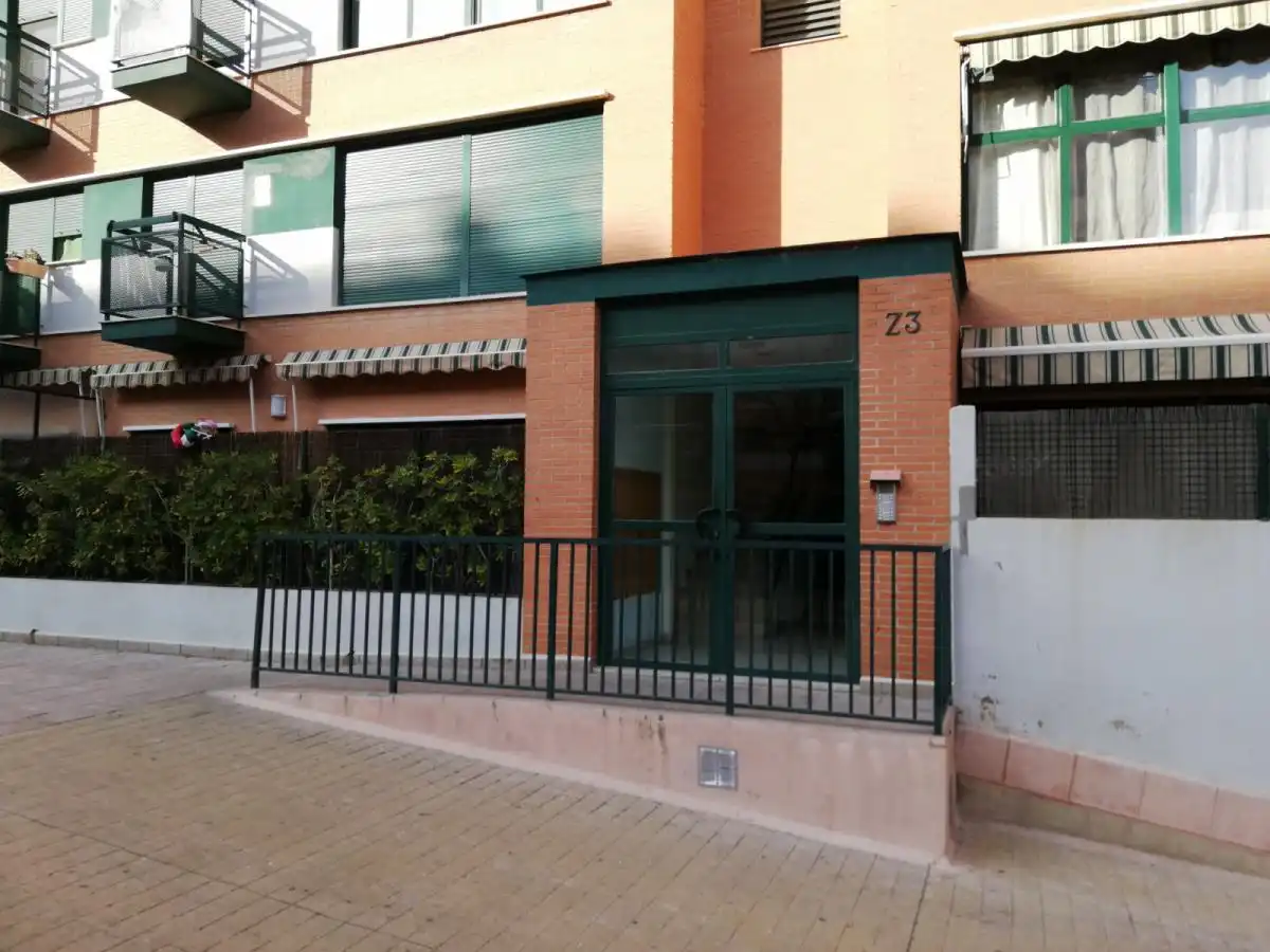 Vista exterior de Apartament per a compartir en Valencia amb Aire condicionat, Moblat i Forn