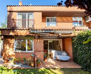 Jardí de Casa adosada en venda en Torrelodones amb Calefacció, Jardí privat i Terrassa