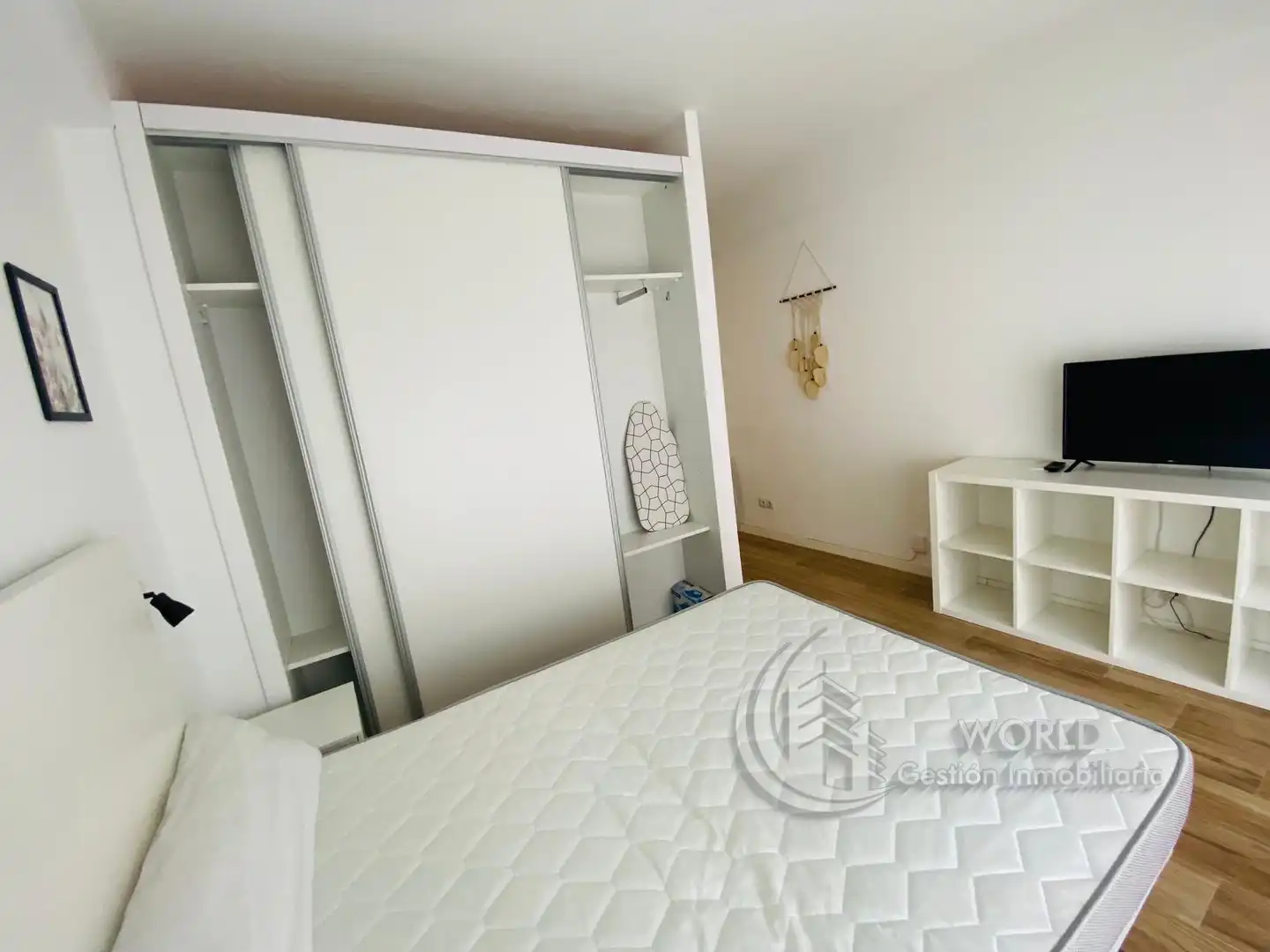 Schlafzimmer von Wohnung zur Miete in Madrid mit Klimaanlage, Heizung und Möbliert
