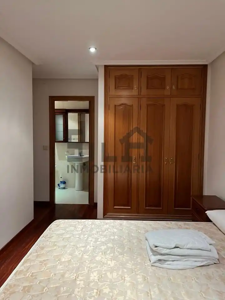 Bedroom of Flat for rent in Ourense Capital   with Heating, Parquet flooring and Furnished