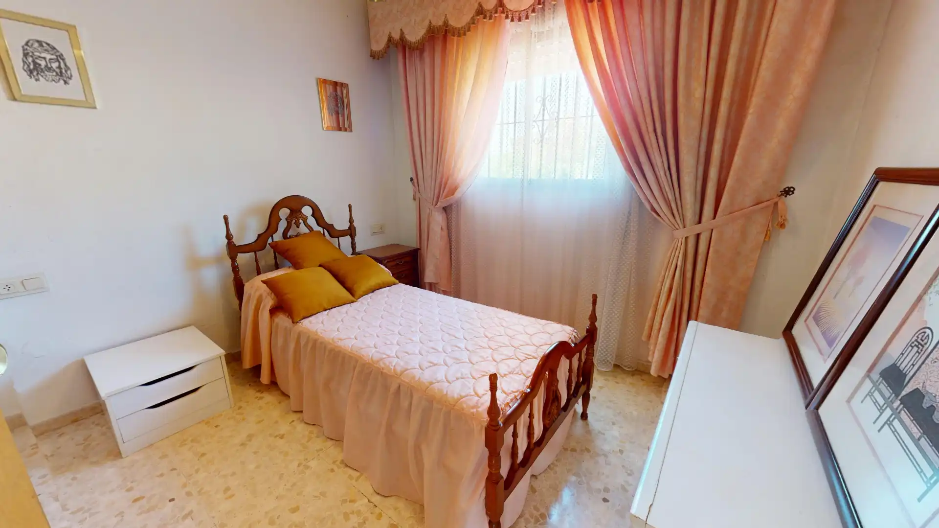 Dormitori de Casa adosada en venda en Málaga amb Jardí privat, Terrassa i Forn