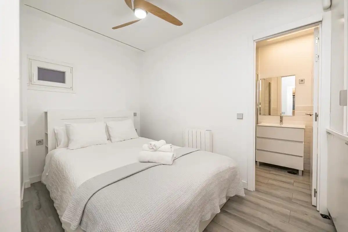Dormitori de Planta baixa en venda en Madrid amb Aire condicionat, Calefacció i Moblat