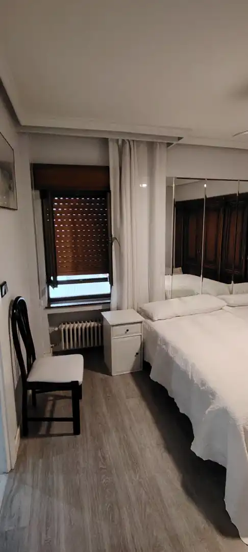Bedroom of Flat for sale in Salamanca  with Heating, Parquet flooring and Furnished