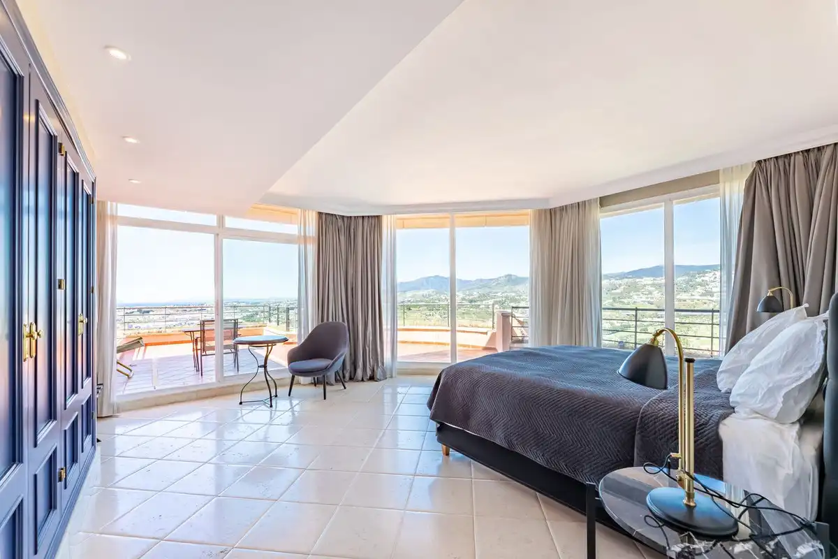 Habitación de Ático en venta en Marbella con Aire acondicionado, Terraza y TV
