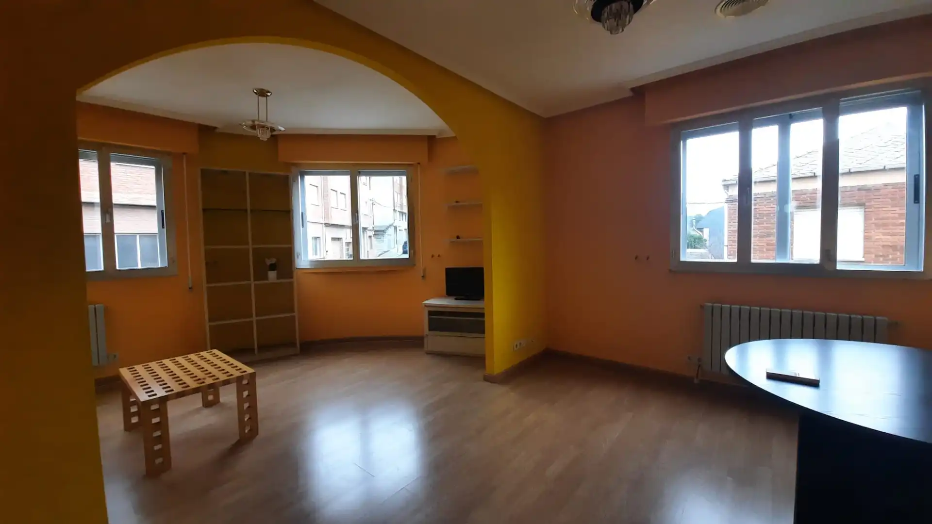 Sala d'estar de Edifici en venda en Ponferrada