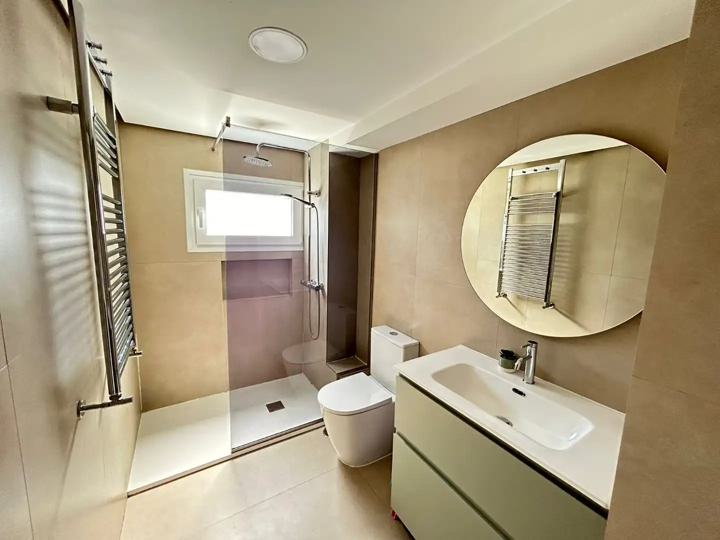 Bathroom of Flat for sale in Madrid  with Air Conditioner, Heating and Furnished