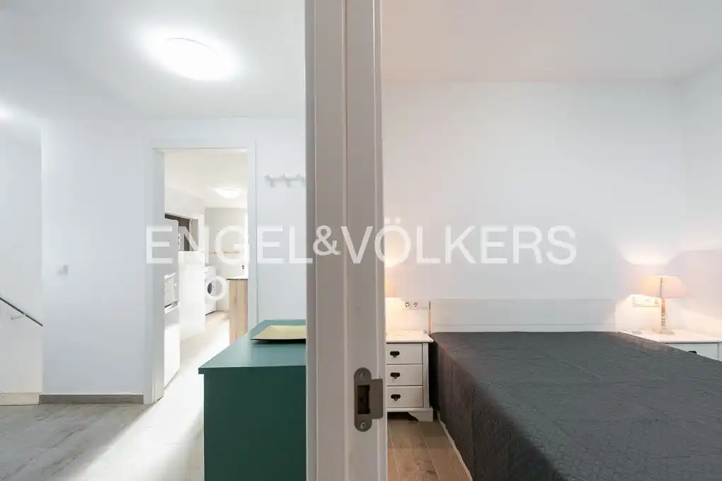 Bedroom of Houses for sale in Valencia  with Heating, Terrace and Furnished