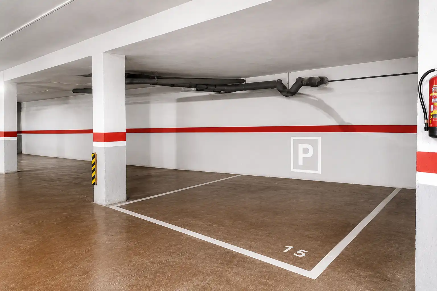 Parkplatz von Maisonette zum Verkauf in Sant Adrià de Besòs mit Klimaanlage, Heizung und Ofen