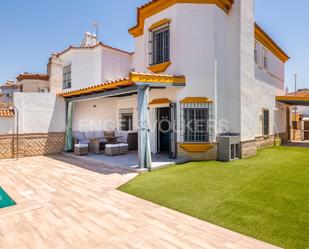 Vista exterior de Casa adosada de lloguer en Montequinto amb Aire condicionat, Calefacció i Jardí privat