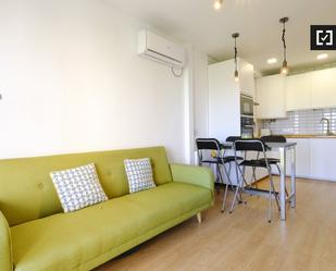 Living room of Flat to rent in  Madrid Capital  with Air Conditioner and Balcony