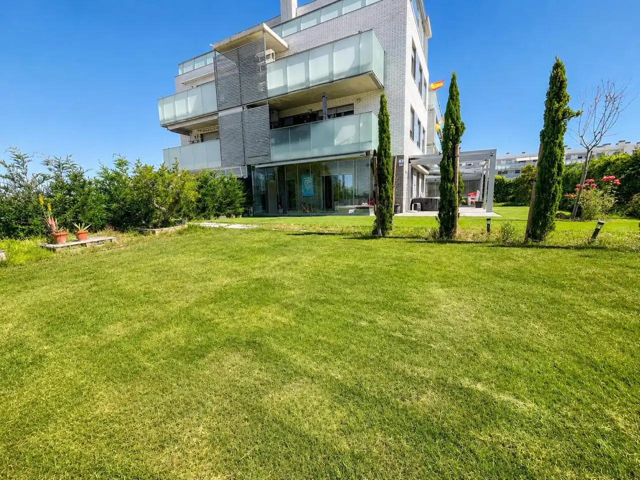 Planta baja en venta en Villalbilla con Calefacción, Jardín privado y Terraza