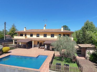 Xalet amb balcó en venda a Caldes de Malavella