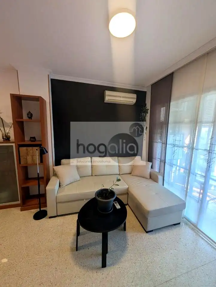 Living room of Flat for rent in Sevilla  with Air Conditioner, Terrace and Swimming Pool