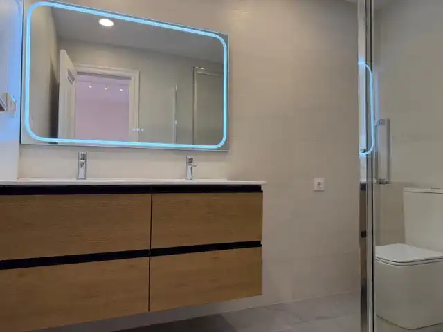 Baño de Casa adosada de alquiler en Vilassar de Mar con Aire acondicionado, Calefacción y Jardín privado
