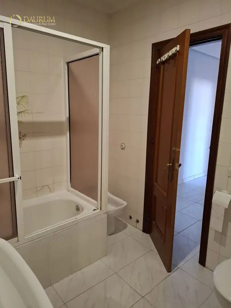 Bany de Casa o xalet en venda en Tomares amb Aire condicionat, Calefacció i Terrassa