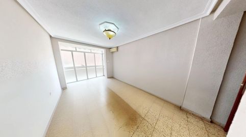 Foto 4 de Piso en venta en Carrer Garbinet, Carolinas Altas, Alicante / Alacant