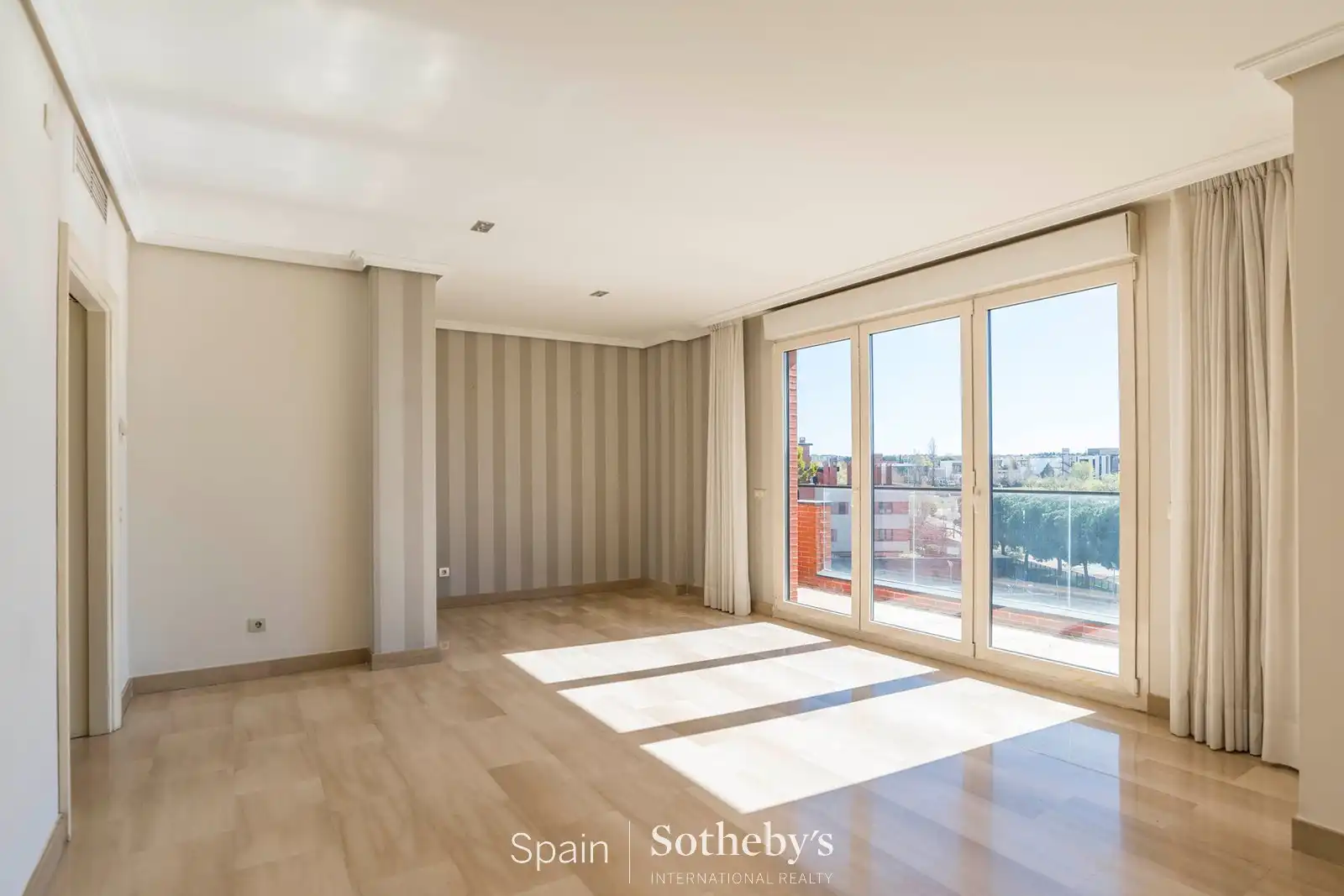 Sala de estar de Dúplex en venta en Pozuelo de Alarcón con Aire acondicionado, Calefacción y Terraza