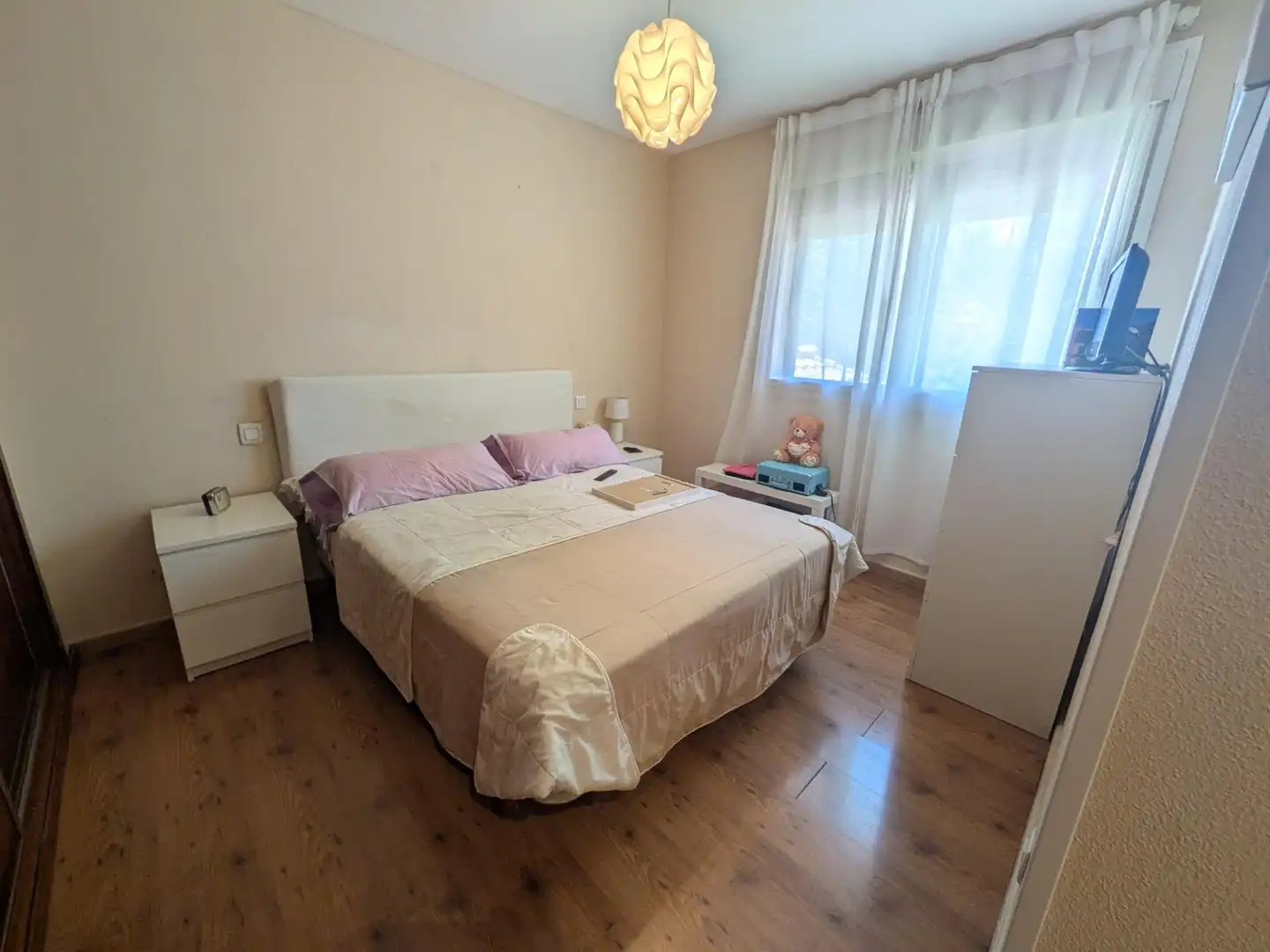 Dormitori de Casa adosada en venda en Villalbilla amb Piscina comunitària