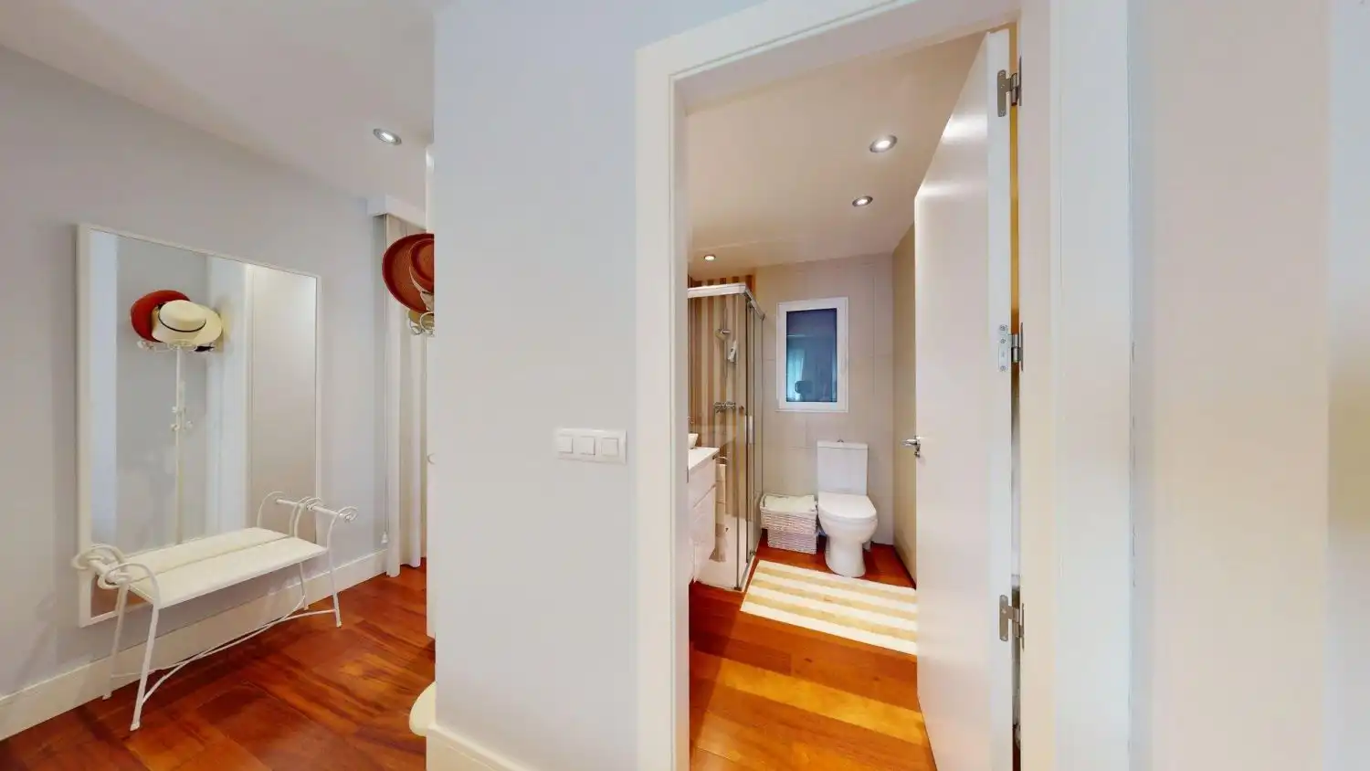 Badezimmer von Wohnung zum Verkauf in Alicante / Alacant mit Klimaanlage, Heizung und Balkon