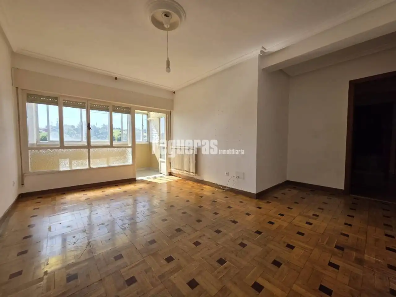 Habitación de Piso en venta en Avilés con Calefacción, Terraza y Trastero