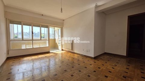 Foto 2 de Piso en venta en Calle Reconquista, Versalles, Avilés