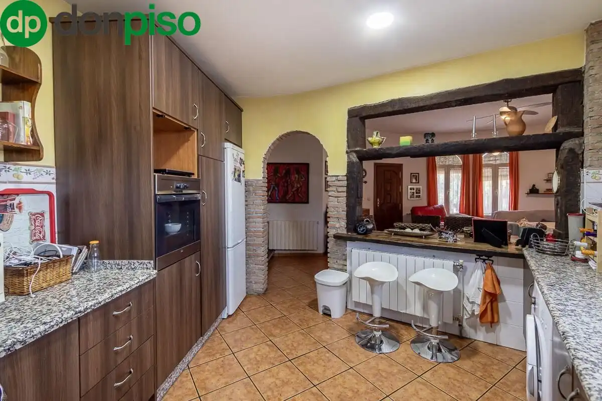 Detached house with pool for sale in Calle del Arache, imagen 28