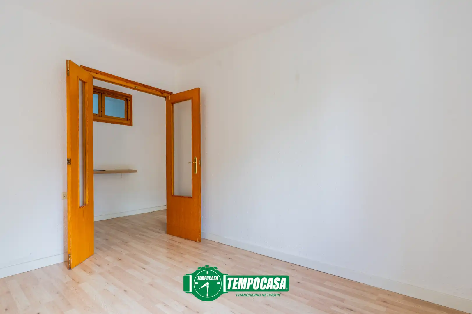 Bedroom of Flat for sale in Valencia  with Air Conditioner and Oven