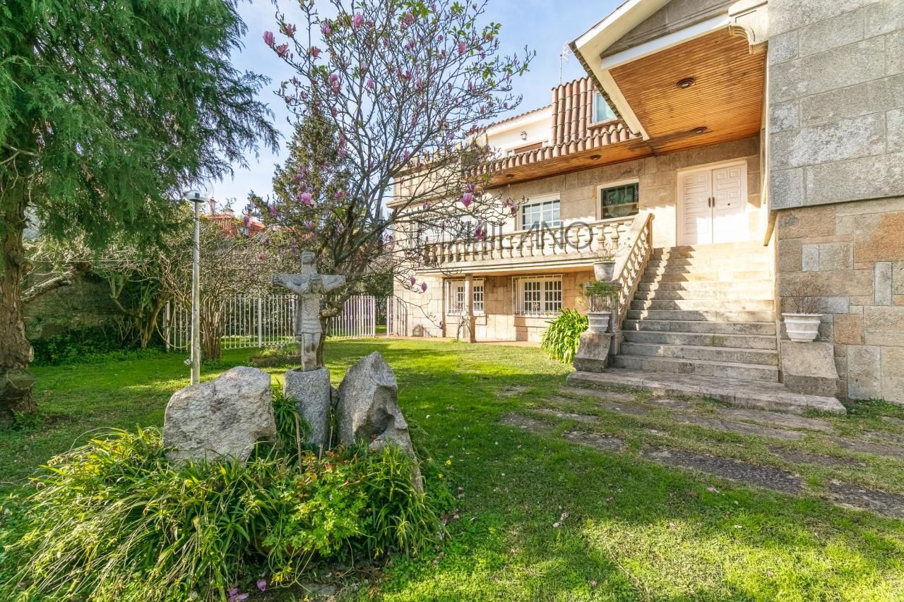 Exterior view of House or chalet for sale in Vigo   with Heating, Private garden and Parquet flooring