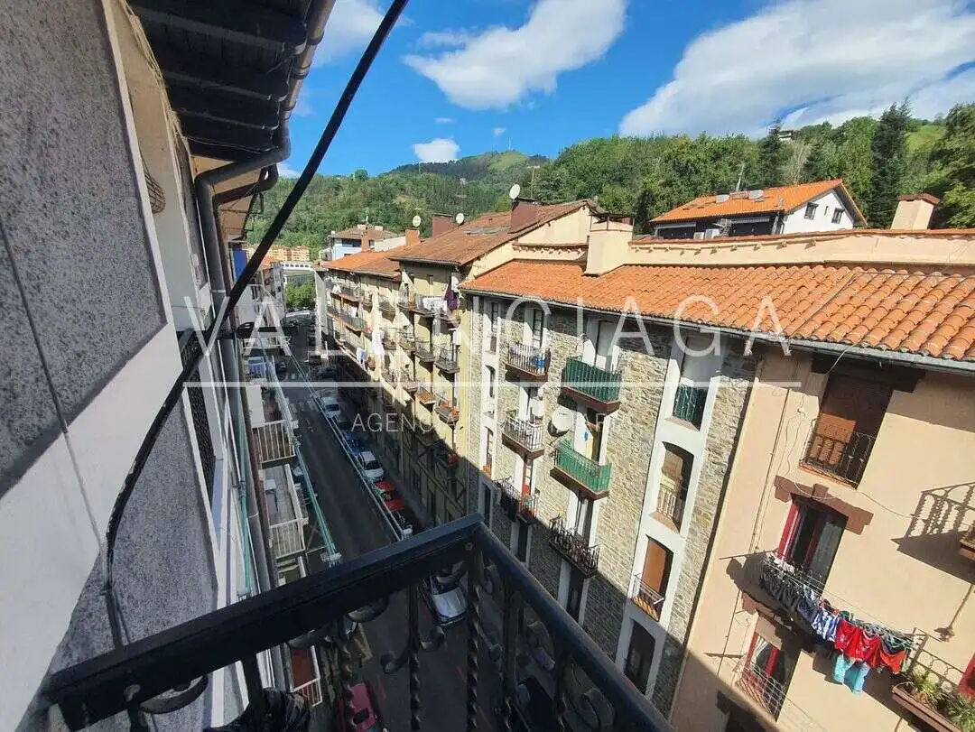 Vista exterior de Piso en venta en Ordizia con Balcón