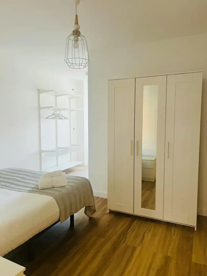 Schlafzimmer von Wohnung zur Miete in Valencia mit Klimaanlage, Heizung und Möbliert