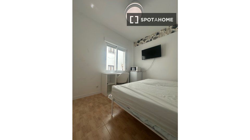 Habitación de Piso de alquiler en  Madrid Capital con Aire acondicionado, Calefacción y Amueblado